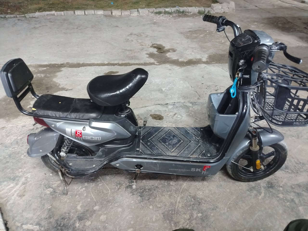 دراجه شحن للبيع السعر ٢٠٠ مكاني  الشعله الخطيب الزراعي رقمي ***********
