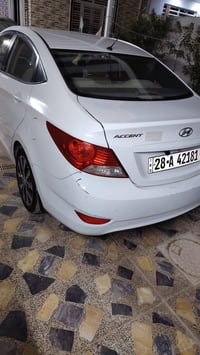 لبيع اكسنت موديل 2015 ماشيه 200 فول مواصفات طخه خفيفه بل جاملغ الأمامي...