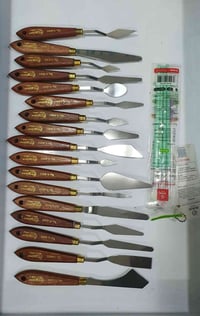 سكاكين رسم • ١٧ قطعة • مقابض خشب