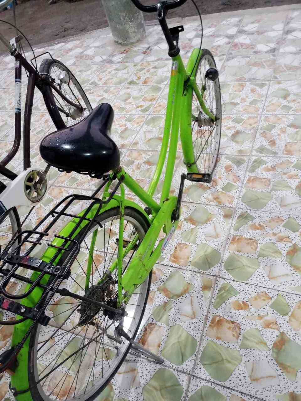 سلام عليكم بيسكل للبيع ياباني حجم 26 لون مميز تفاحي 
بيسكل نضيف جدآ حساس شغال تايرات  وجوابة جدد سعر 80 وبي مجال مكان حلة قبل صيطرة الاثار مقابل كوين بارك ***********
