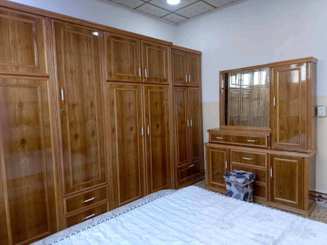 عروض رمضان والعيد المباركين من
معرض الحمادة للأثاث المنزلي
موديل«نور الموصل» 
تفاصيل الغرفة: 
١-تتكون من ٦ قطع كاملة
٢-قنصور ٥ ابواب ملحق 
٣-وجه صاج ٥ ملم داخل صاج ٤ ملم
٤-صبغ يتوفر ٥ الوان حسب الطلب
٥-هدية معرضنا (توصيل+تركيب+دوشك) 

للتفاصيل اكثر اتصل او ارسل رسالة على الرقم الوارد لديكم

او زورنا على موقعنا الكائن (الصناعة القديمة داخل فرع جامع ابو زعيان) 