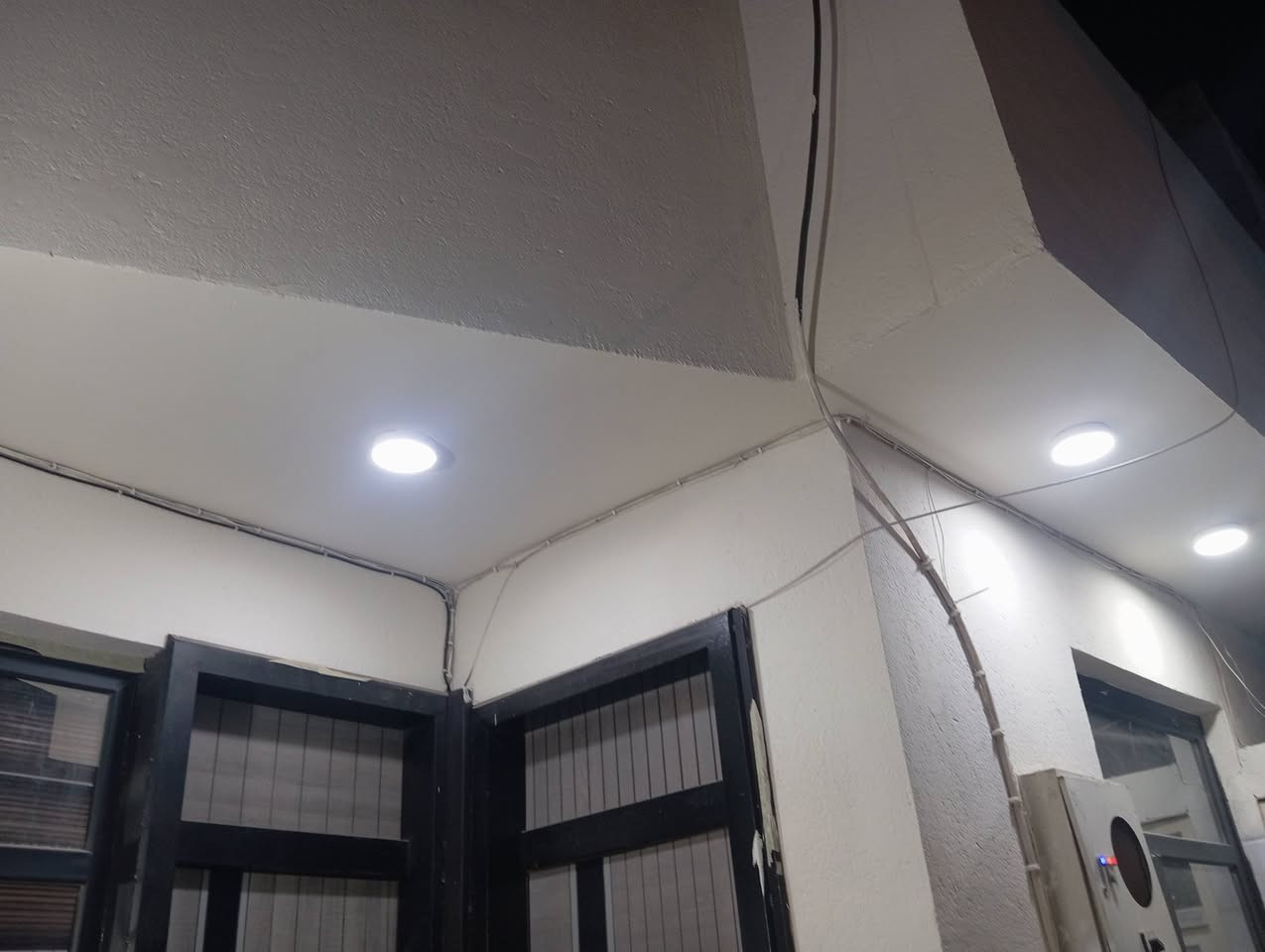 بيت للبيع زراعي المساحة 100متر قرب البوابه (حي المختار) رابع بيت على طريق ياحسين المرحله الثانيه 
غرفه استقبال مطبخ صاله طرمه حمام داخلي وحمام خارجي البيت ينباع مع الاثاث للاستفسار الاتصال على 
***********
