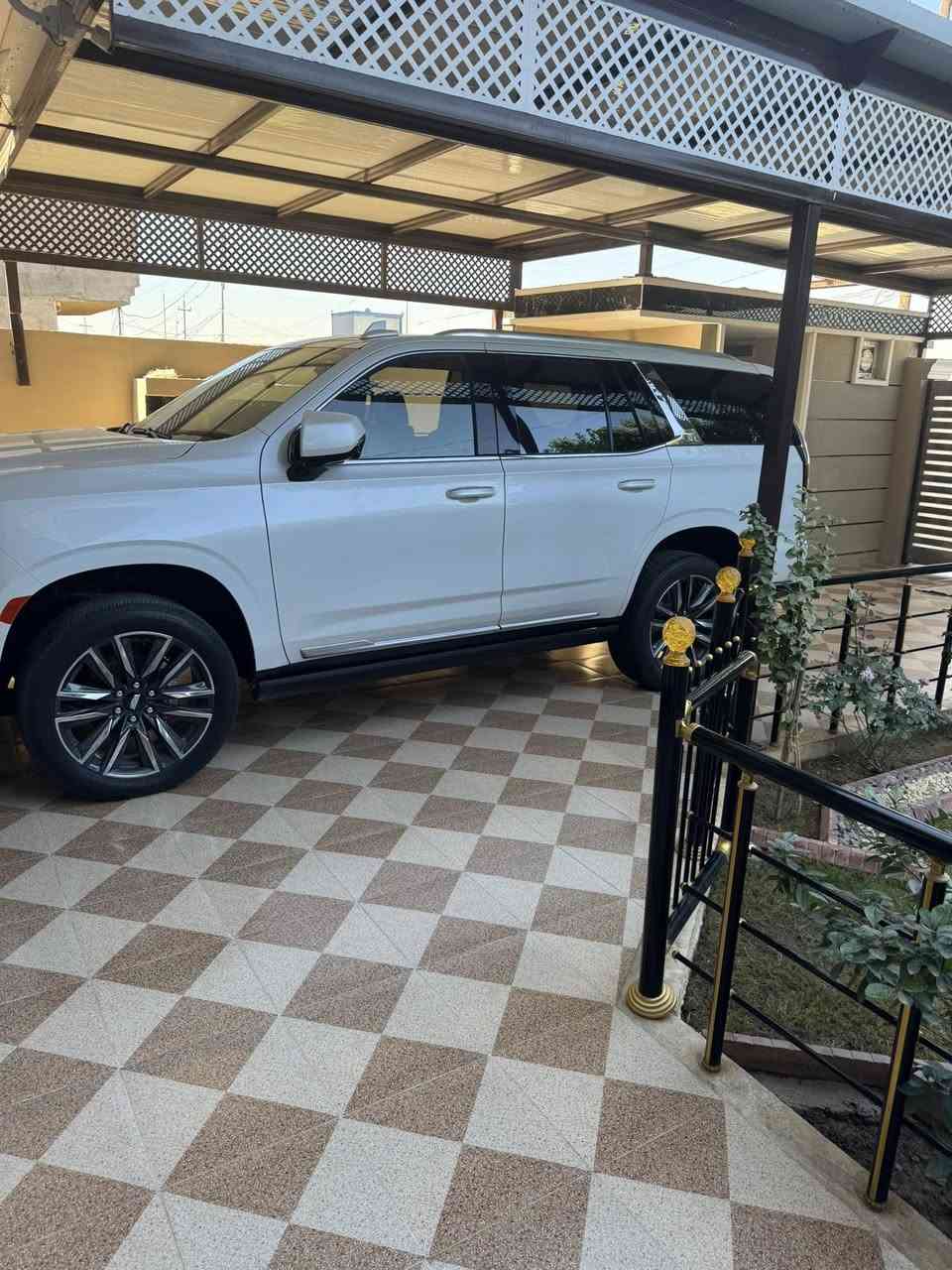 كاديلاك وارد أمريكي موديل 2023 ماشيه 27 الف كيلو حادث جدا بسيط رقم اربيل مميز للاستفسار الاتصال عله الرقم ***********
