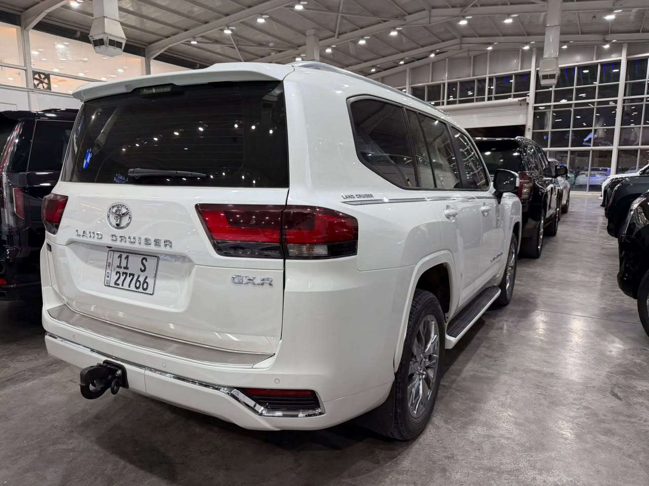 لاندكروز 2023 ساز فول 
السياره جديده جدا 
رقم بغداد الجديد 11 
بعدهه بضمان الشركة 
ماشيه 10 الف فقط 
مكفوله كفاله عامه ( بيهه رصعه صغيره باب الراكب فقط ) 
السعر 66 الف . 
للاستفسار ع هذا الرقم 
***********
مكانهه بغداد
