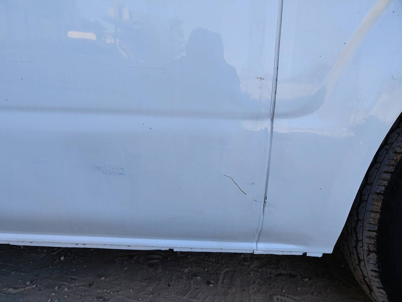 السلام عليكم جنبي 2018 للبيع السياره كفاله بيها بس الداير واحد صبغ  كير مكينه اكسل كفاله تخم تاير دوشمه عامه منضومه غاز شاشه وكاميرا بيها مراوح للتبريد بالسكف كامله السياره من كلشي السعر 170 الاستفسار الاتصال ***********
***********
