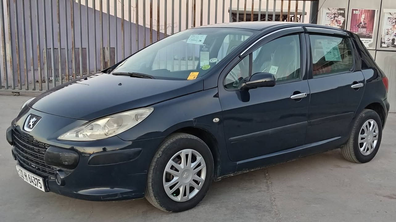 بيجو فرنسي موديل 2006 سياره جاهزة من كلشي كير محرك صدر تبريد مكفولات تخم تاير حته ثلاجه شغاله بيه صبغ حزام مكفوله من ضربه جماليه فقط بيه سونر ويه صور موجود سعر 55 بيه مجال قليل شراي يتصل مكاني بغداد رقم ***********
