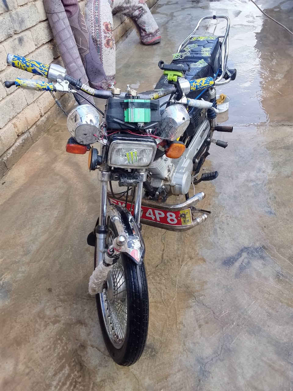 سلام عليكم ورحمة الله وبركاتة  مطوار اربع كير محرك مفتوح شرط نشاط صلنصه رياضي سترين رياضي  كهربيات كامله  نص هندر  كلشي ما عيزوو 
سعر 350 بي مجال لي شرايي مكان بيجي 
رقم ***********
