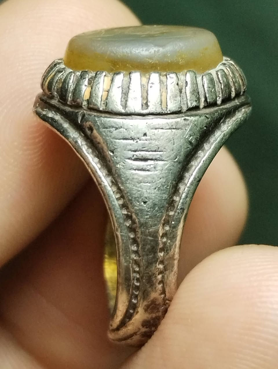 محبس عقيق اصفر قديم صياغة قديمة فضة ٩٢٥
السعر ٤٠ ألف
يوجد توصيل لجميع المحافظات


**إذا كنت صاحب هذا الإعلان وتريد حذفه لأي سبب، رجاءا أرسل رسالة إلى الدعم الفني**