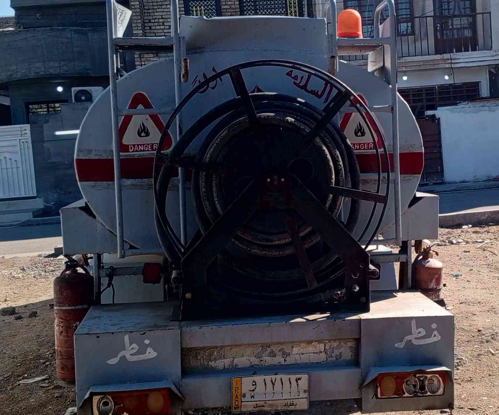 السلام عليكم تنكر حوظيه نفط 5000لتر سلامه وهويه مجدده على محطه حي الجامعه بغداد سعر مناسب رقم الهاتف ***********مجموعه جديده عداد جديد كسر كرتون سمنت
