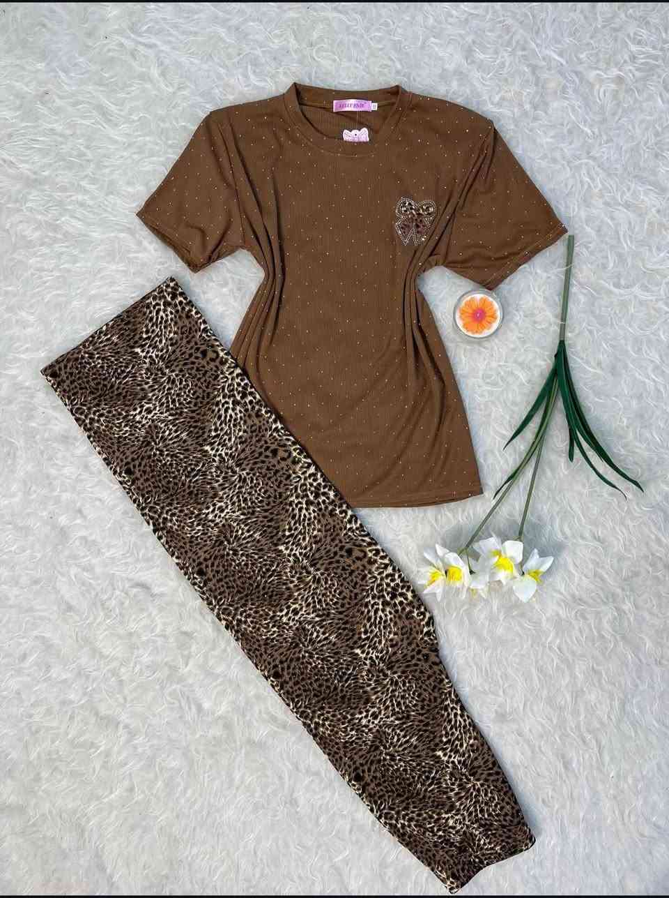 تراك صيفي ترند 2026 القماش فانيلا مسيم ستراس ليكرا قياسات فري سايز السعر 8 آلاف للقطعه والتوصيل 3 آلاف لجميع العراق اخر قطع متوفر للحجز خاص!


**إذا كنت صاحب هذا الإعلان وتريد حذفه لأي سبب، رجاءا أرسل رسالة إلى الدعم الفني**