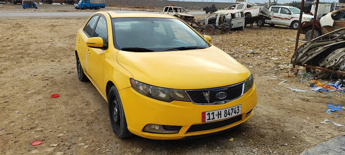 السلام عليكم فورتي وارد امريكي 2013
مكينه 2000 حادثه بلجنطه 
السعر 92بيهه مجال للشراي 
للاستفسار ***********
