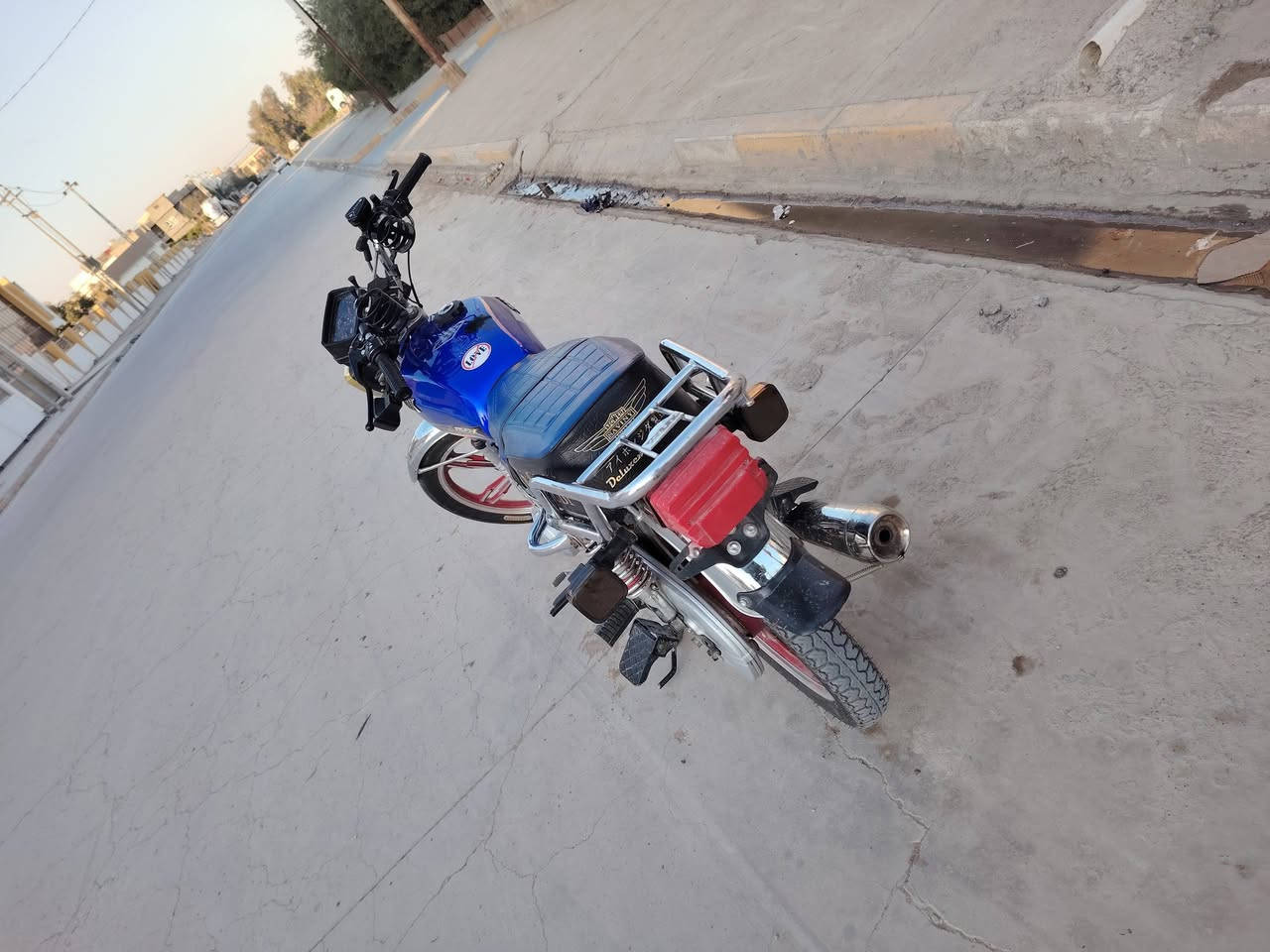 سلام وعليكم شباب عندي دراجه للبيع 5 كير سلف  كهربيات كله شغاله موديل 2023  منفيس بليته بي سعره 575 بي مجال مكاني كركوك ***********
