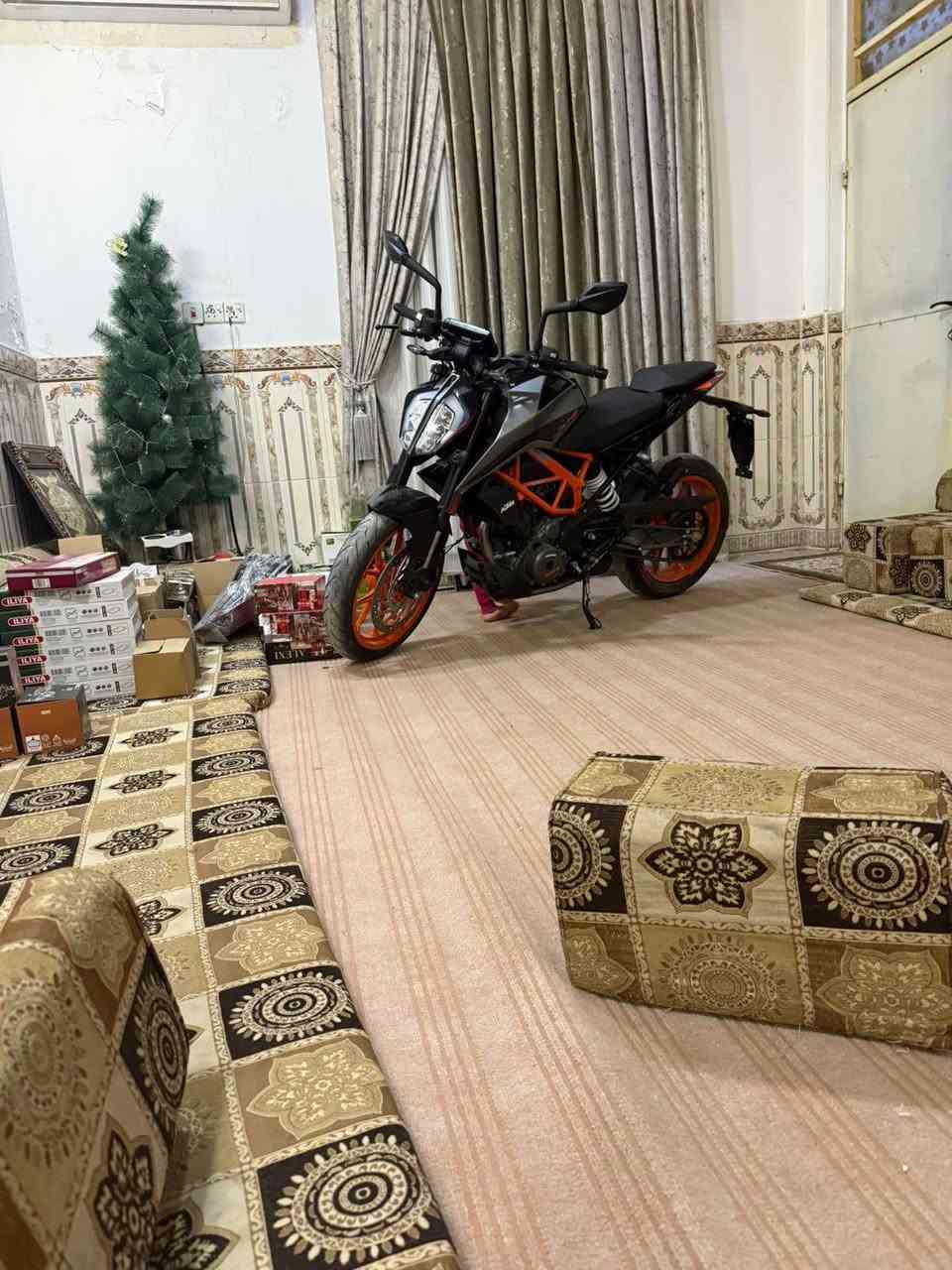 KTM جديدة بحالة الوكالة امس طلعت من الوكيل دراجة ستوك محرك 390 رايدها ب40 ورقة بيها مجال شط العرب, البصرة


**إذا كنت صاحب هذا الإعلان وتريد حذفه لأي سبب، رجاءا أرسل رسالة إلى الدعم الفني**