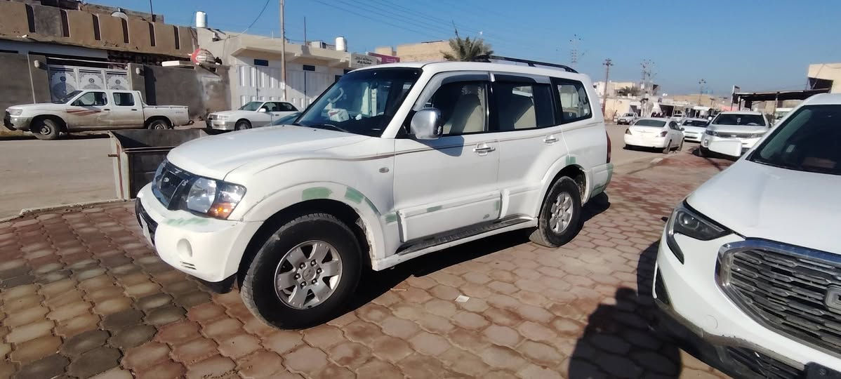 السلام عليكم 
للبيع باجيرو ياباني وارد خليجي( السعر (75 ) وبيهه مجال  موديل 2006 مكفوله مواصفات  نص فول مكينه 6  سلندر(3000) 7 راكب ثلاث قطع تبريد شاشه كبيره كامرا خلفيه مكينه وكير وحداديه وتبريد وتخم تايرات بحاله ممتازه
نقصهه جراد قليل يرادلهه تكحيل 
 رقم بغداد تحويل مباشر مكان واسط
***********0
