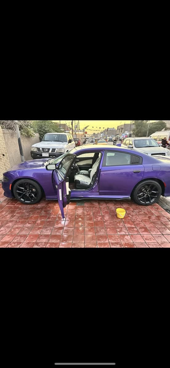 جارجر رالي 
موديل 16 
لون بنفسجي مميز 
قطعتين كلير فقط بدون حادث 
فول مواصفات عدا الفتحه 
رقم بغداد 
السعر 193 بيها مجال بسيط 
ماشيه 70 سياره حيل نظيفه واحله من الصور 
مكان بغداد ***********
