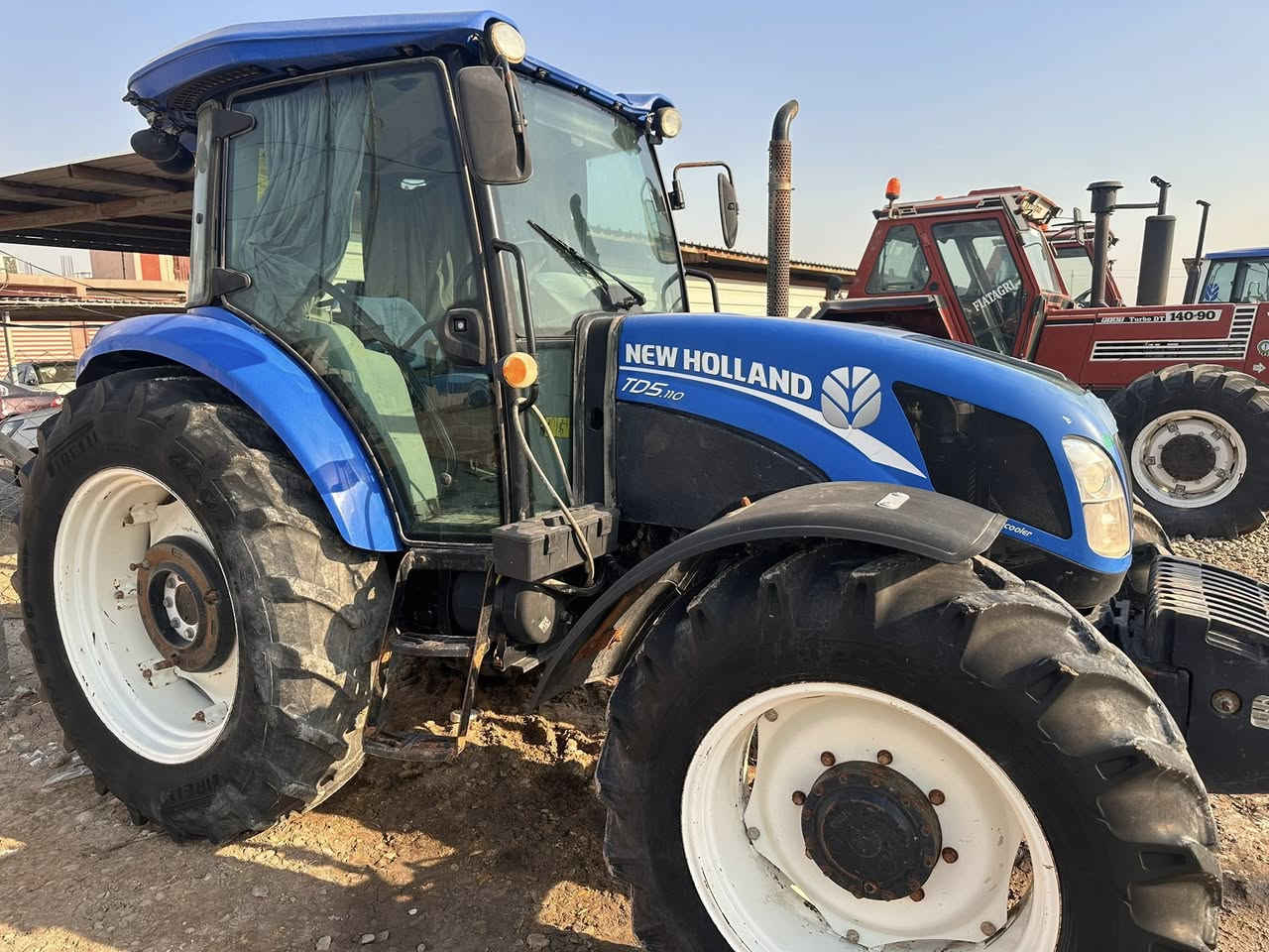 للبيع نيهولند موديل2018تركي
فول عادي السعر 28 وبيها مجال 
مكان واسط الزبيديه
ياسر ***********
