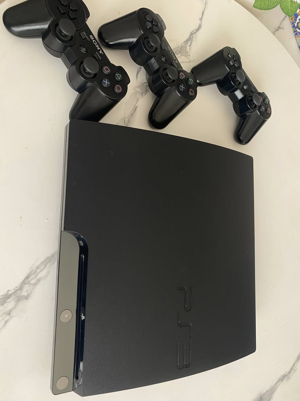 السلام عليكم 
خاوتنا بلايستيشن 3  جديدة ليطا 10/10  
معاها 03 مانات  معا لي كابل اوريجينال تاعها فيها الالعاب 
1.God of war 
2.Geta v 
3. Morta combat 
4.blur
5.Fifa 19 
نبيع ولا نبرز  ببلاي 4 ونزيد


**إذا كنت صاحب هذا الإعلان وتريد حذفه لأي سبب، رجاءا أرسل رسالة إلى الدعم الفني**