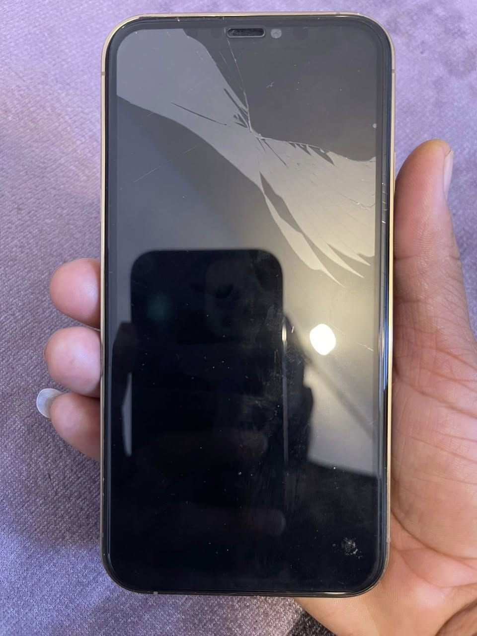 11 كاميرتين اعتيادي محور 15 بطاريه 100 شاشه مبدل ذاكره 128 السعر السعر 160مكاني كركوك حزيران***********￼￼
