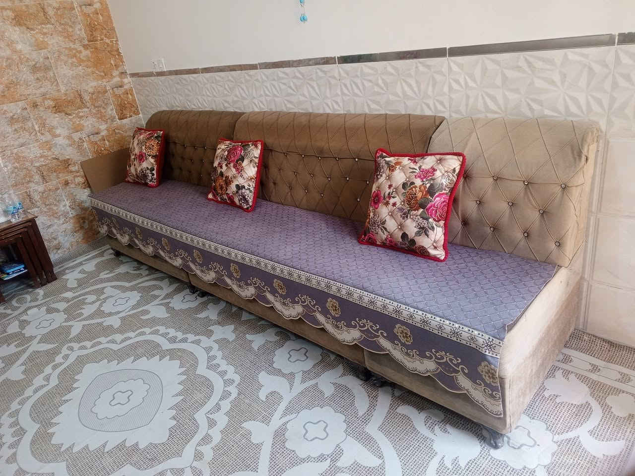 ديوان 11 مقعد سعره 140 لتواصل ***********
