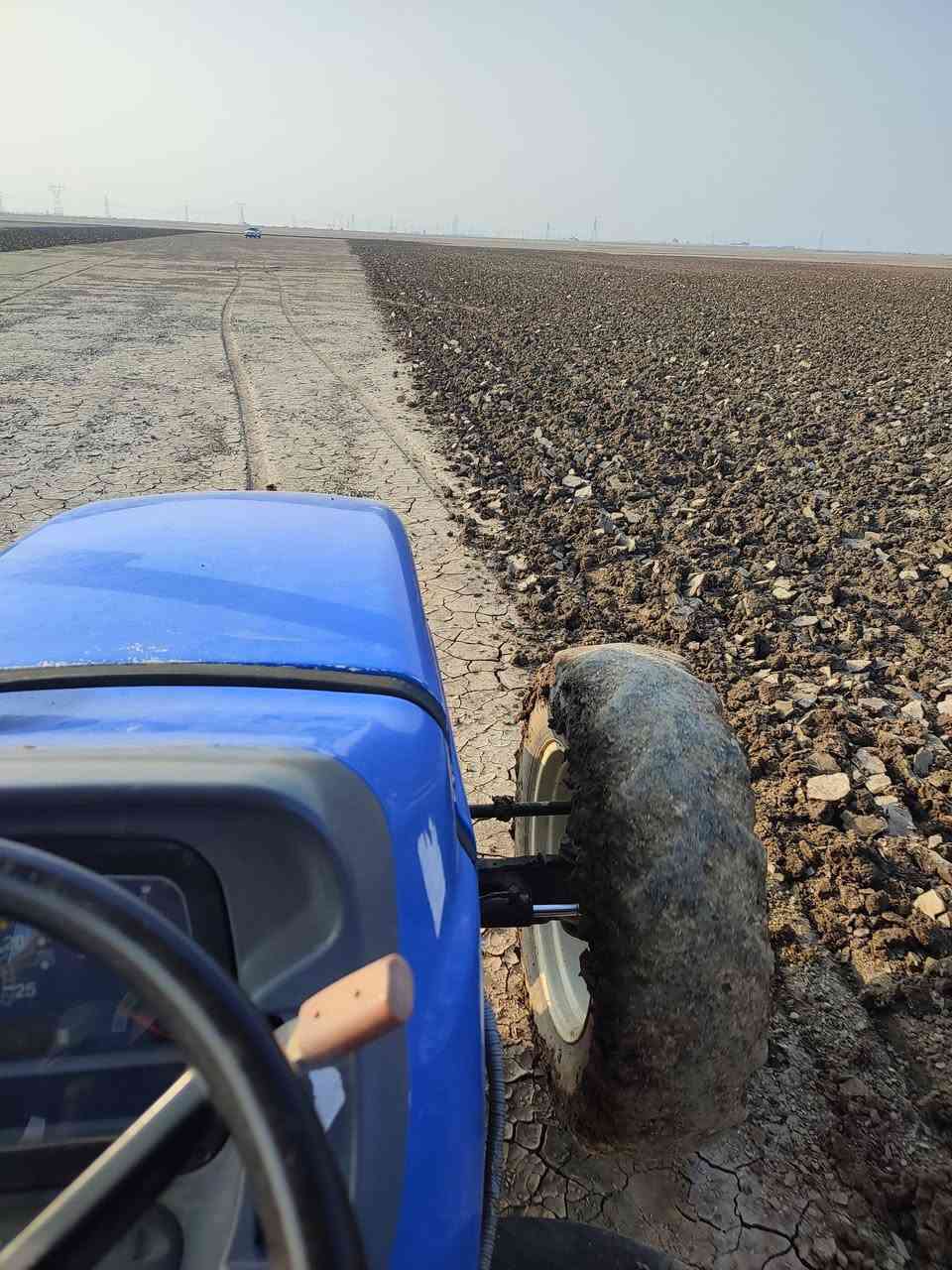 سلام عليكم للبيع نيوهولند 80 موديل 14 رقم قادسيه اي نقص مابيه حره مع فدان حجم 14 تركي مكان سماوه ***********

