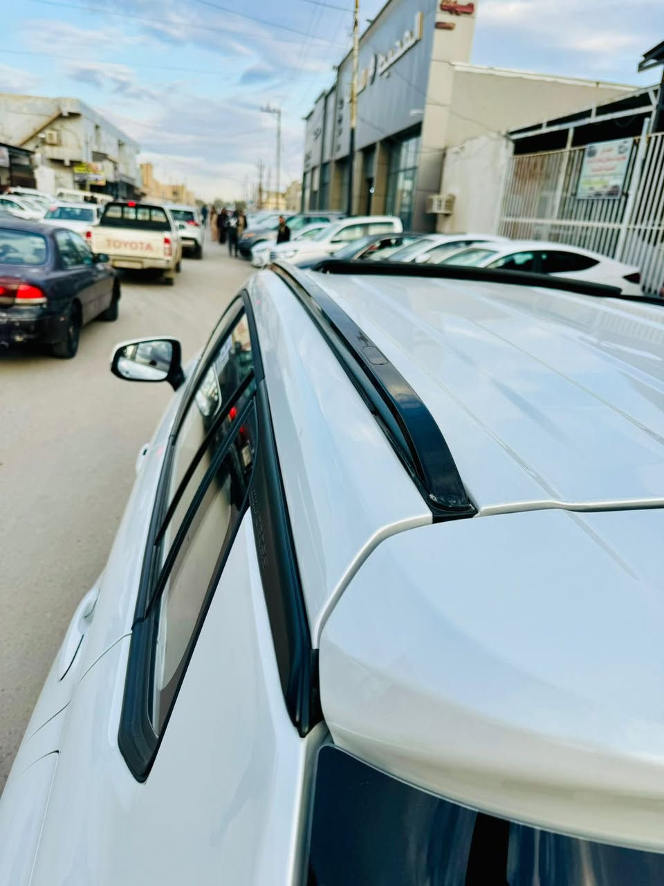 السلام عليكم من رخصة الادمن عندي كورلا كروس تجميع للبيع فول مواصفات داخل احمر .كلين السياره ماشيه 4500سعرها 178 .***********
