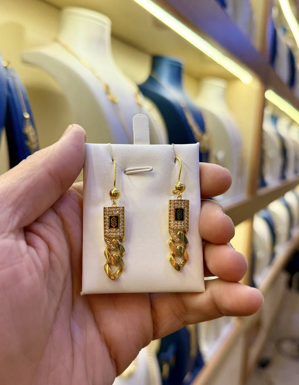 ذهب مستعمل  مجوهرات احمد الخفاجي ناصرية تاج مول طابق الارضي للاستفسار ***********وتساب
