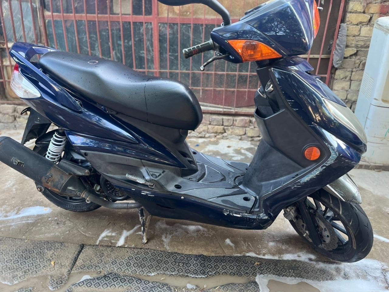 السلام عليكم دراجه سكنس فحل 140كوري قبق مسح ام الطلاعات للبيع
  شلعه ومعدل خير من الله ماشيه(50) الف والباقي كله بلاد  وكل كهربائياته كامله وشغاله وجاهزه من كلشي وتايرات جدد وما بيه اي نقص فقط النقوصات البيه واقيه صالنصه والرون ميشتغل عداهن ماكو اي شي نقص كامله مكمله واواقه ومنفسيه موجوده ونكره شوكت متريد بي وقت شغل وروح
سعره 800 وبيه مجال بسيط 
مكاني الامين الثانيه قرب جامع مالك بن انس وهاذ رقمي (***********) الشراي يتصل لنو مامتواجد علفيس وهاذه رقمي بي وتساب الشراي يتصل وبخدمته 👍🏻🩵.