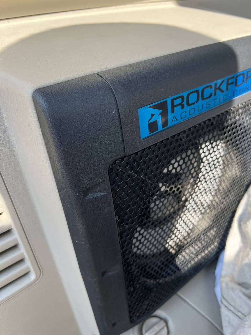 السلام عليكم للبيع باجيرو حبتور راس الارنب العلامه الذهبيه خليجيه السياره لون ابيض صدفي مديل 2019السياره جديده بمعنه الكلمه ماشيه46الف رقم اربيل مكفوله من الصبغ والضربه والبارد مواصفات السياره حساس خلفي حساس اطارات كامره خلفيه كشنات جلد سبعه راكب الامامي كهرباء دمام نضام دفلوك مري شفط شرط الاسبير منازل تبريد تدفئه ثلاث قطع وبيه ثلاجه جانبيه فتحه سقف محرك 3800السعر 252وبيه مجال للشراي مكاني بغداد للستفسار رقم***********غير متواجد فيس فقط واتساب
