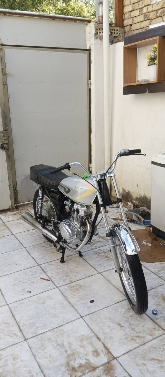 دراجه أربعة كير للبيع دراجه نضيفه 
السعر :175الف وبيها مجال 
***********
