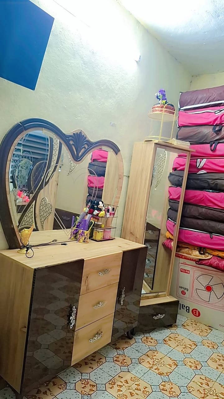 سلام عليكم غرفه نضيفه اخذته ٩٥٠ وريده ٧٠٠ وبيه مجال قرب مستشفى الاولاده ***********
