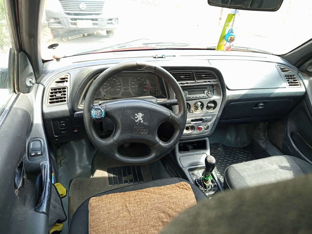 السلام عليكم للبيع 306 موديل 2003 تحويل ثاني يوم كير محرك تبريد مكفول الكشر نضيف شوفت عينك لاضربه ولاصبغ سعرها ب 40 وبيها مجال مكاني بغداد المحمودية ***********
