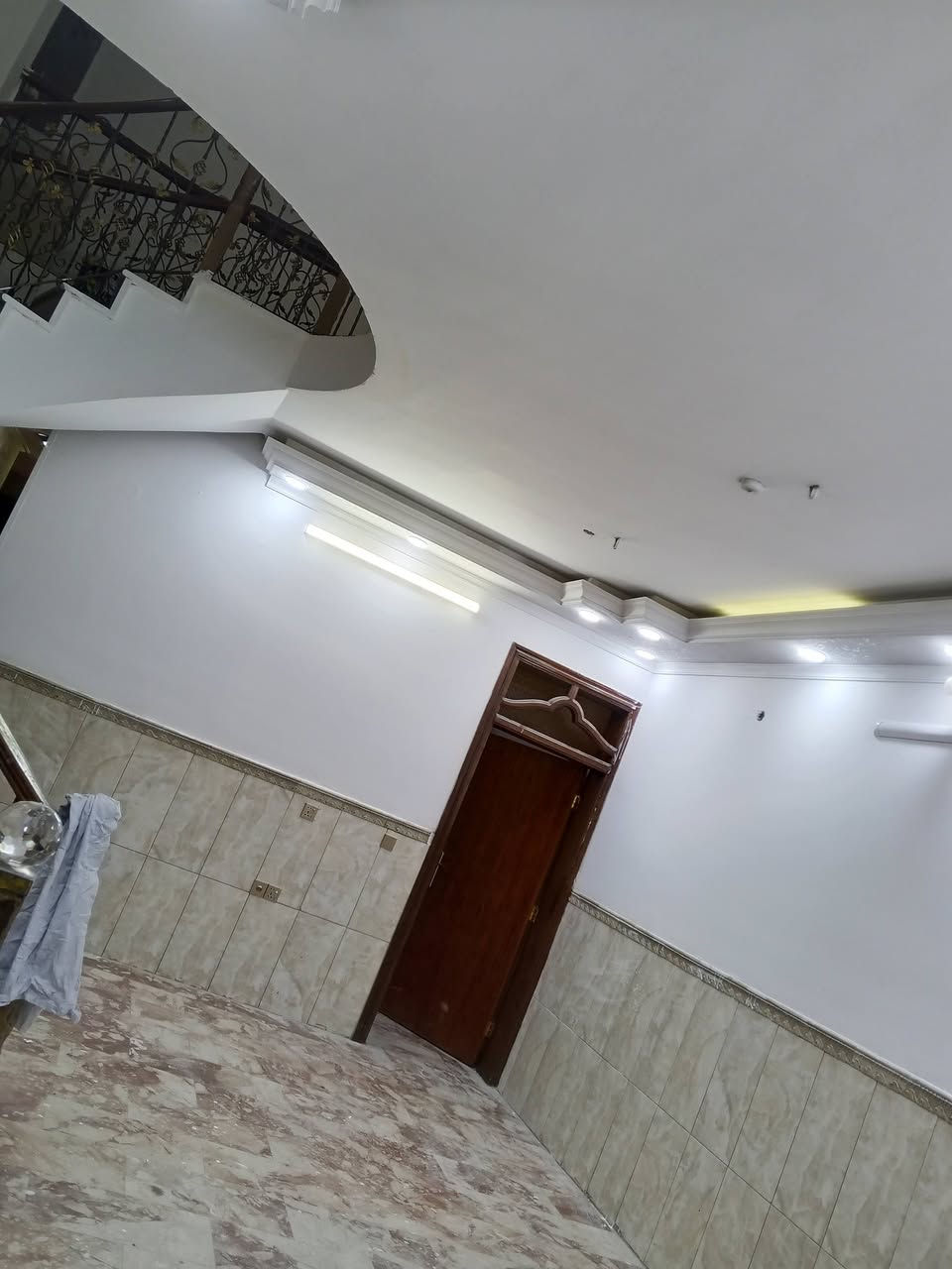 #صباغ انتاج من شغلي 
صبغ جدران وصبغ الشبابيك والبوب والواجهيات وجميع الاصباغ الحديثة والديكور ومعالجة الرطوبه  الجدران 
#نعمل بجميع مناطق بغداد للاستفساروالتواصل ع رقم  ‏‪***********‬‏/يتوفرواتساب علامدار الساعة
