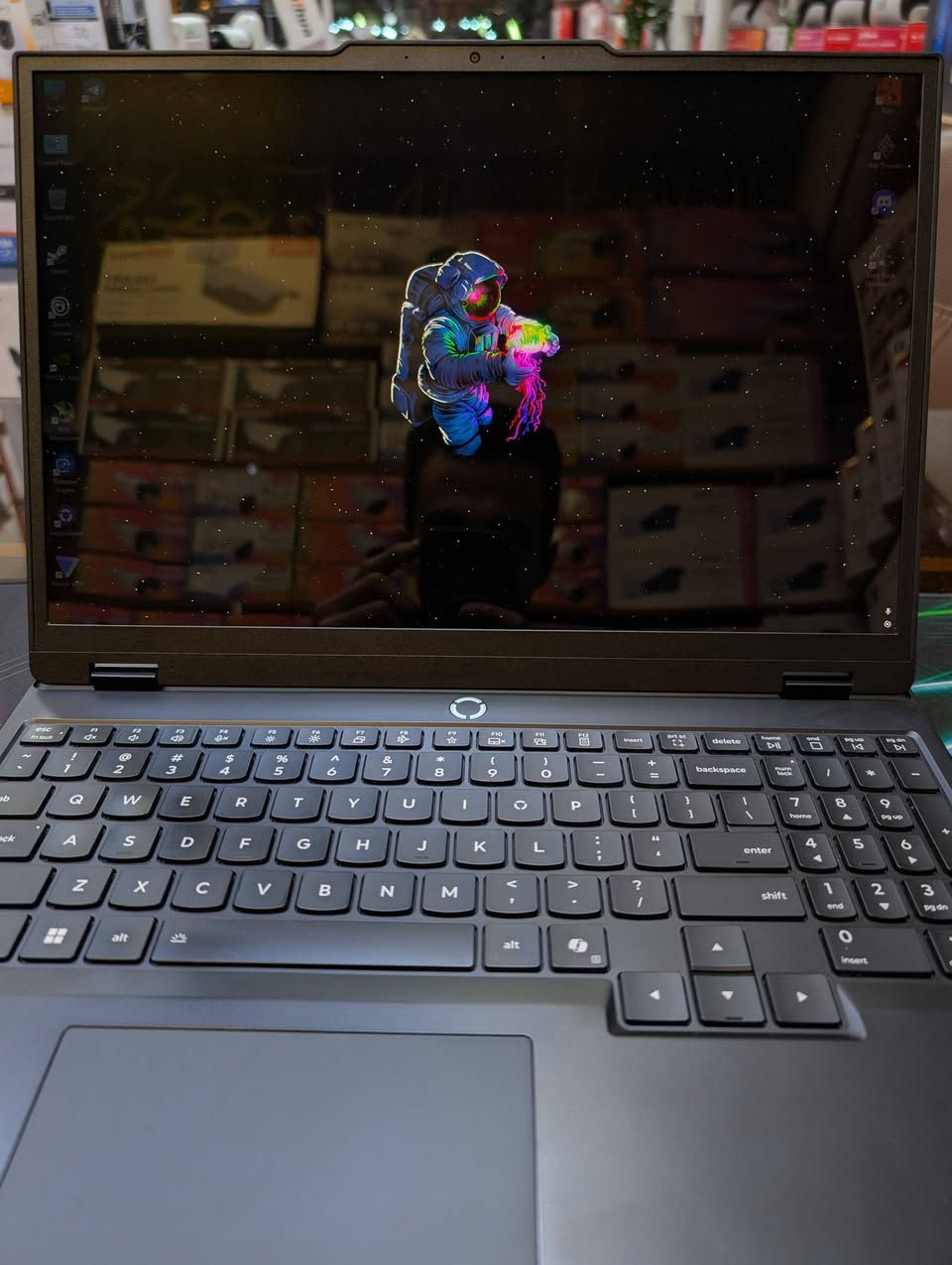 السلام عليكم و رحمة الله
للبيع فقط 
لابتوب لينوفو ليجن 5 اولد كيمنك
النظافه 100% خدش مابيه كارتون و شاحنه و وصل شراء مموجودات مشتريه مصارله كم شهر كلش جديد ومعتني بيه
اني ماخذه ب 1,850,000 الف من مكتب بيست لابتوب 
مواصفاته :
R7 260 Ai 8C / 16T
RTX 5060 8GB 115W
RAM 16GB 5600MHZ DDR5
M.2 512GB GEN 4
حجم الشاشه و الدقه
15.1 
2.5K OLED
165HZ
WIN 11 ORGINAL
اي عيب مابيه اي مشكله مابيه 
ادائه حلو وممتاز بالكيمنك وحرارته كذلك جدا مقبوله و ما يسوي ثروتلنك بأثكل الالعاب
رايده ب 1,750,000 الف وبيه كجال قابل للتفاوض
عنواني بغداد شارع فلسطين 
***********-***********
