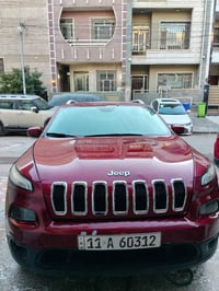 جيب شيروكي بزون 2014 أمريكي المشي: 71 ألف  سيارة مرتبة ونظيفة، استخدام...