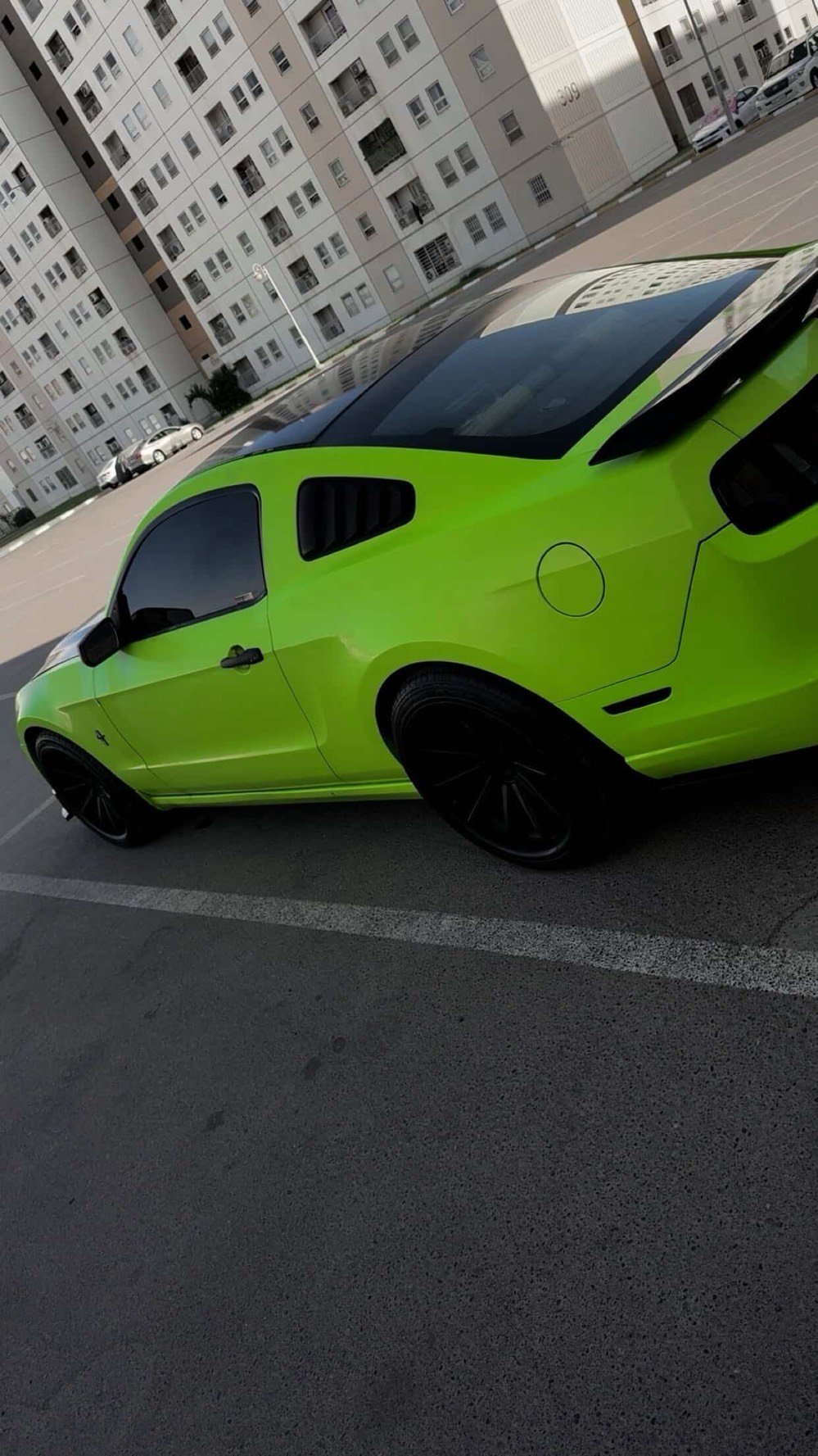 للبيع موستنك 2013 ضربته من امريكا جاملغين ودعاميه كبس سياره لون اسود مغير جماليه اخضر للتصال ***********
سياره عليه برمجه وكزوزات صوته يخبل وعليه داخل كاربون واناره داخليه عليه منضومه زينون عالي ناصي وسويتله ادامه قبل كم يوم وسياره نقصه صدر امامي