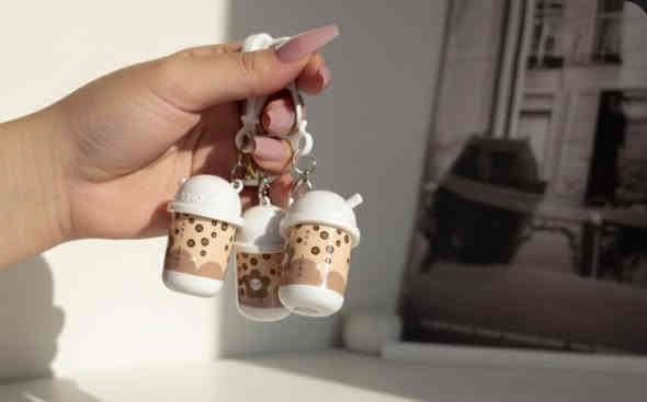 💄✨ عرض اليوم حبايبي ✨  
كل قطعتين مكياج… الثالثة هدية 🎁💗  

للي تحب تستفسر عن الأسعار أو تفاصيل القطع  

تراسلنا على الرقم: [ *********** ]  

أو الإنستا: 🌸 https://www.instagram.com/xqp1r?igsh=bGlobG9vY3pocTE5&utm_source=qr
