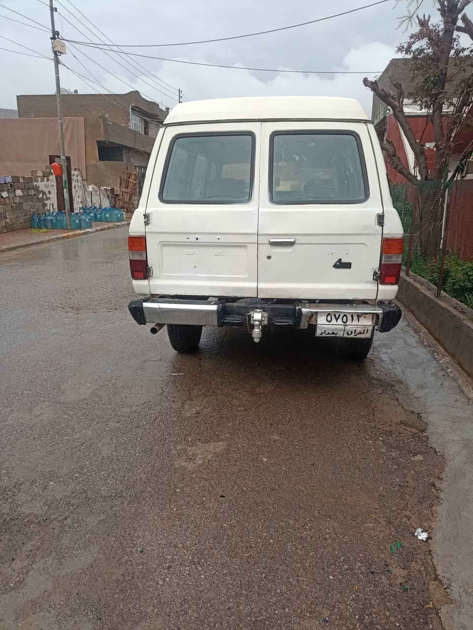 لاندكروزر 86سةقف بةرزچوار چرةية  تاقم پيشي تازةية دواي كامل داگيرةوةچوبنةو بؤل برين وشةفتةكاني دواي كامل دام گرتوو كاسكيتي تازةم بؤ بةستووة كاربيتةي تازة پاك كردؤتةوة تايةو ويلي تازةم بؤ بةستووة دةبؤي كلاجي سةرةوة خوارةوةم گؤريووة سؤندةي پاوةرم بؤ گؤريووة تةجيل و موكةبةرةي شازم بؤ بةستووة گيرو مةكينةودةبل اكسلي بةشةرتي 10فيتةر چكنيتي ئيش دةكات هيي مالي خؤمة تازة رؤنؤني مةكينةم گؤريوة هيي اگسلاكانيم گؤريوةچركةم تيا نةهيشتووة،لايت وبةگلايتي تازةم بؤبةستووة، ،سوكان پاوةرة نرخي 27گةلامةجال هةركةس مشتريية تلفون بكات يان ماسنجةرم بؤبنيرئ ***********..***********
