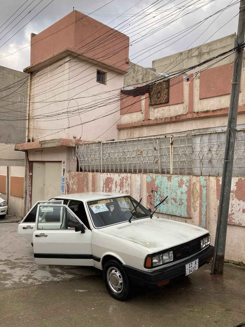 السلام عليكم للبيع برازيلي موديل ١٩٨٧سياره بلاديه كلها شغاله تبريد شغال ثلج تدفئه شغاله رقم دولي جديد صاعده هزه كير ومكينه بشرط كير ٤نمر بلادي ومكينه صفر سته بلاديه كهربائاتها كلها شغاله طخم الورا والكدام جديد سياره جاهزه وبلاديه السعر ٣٤وبيها مجال مكاني موصل *********** وبي واتساب هم وتحياتي🔥
