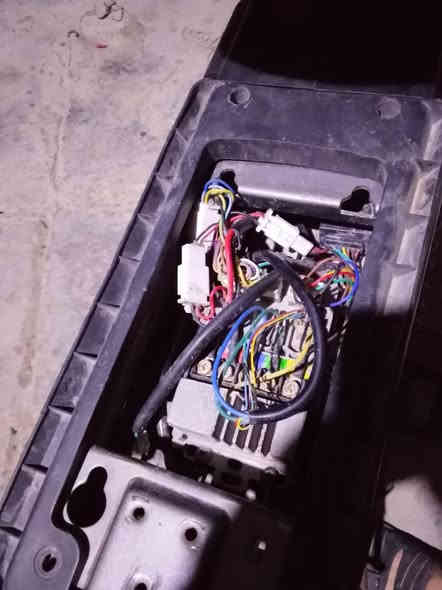 دراجه ريان موديل 2024
الله يجفيكم شر الحوادث
سويت بيهه حادث وصلحتهه
نقصهه بطاريات وشوي ترتيب 
عفتهه وانتركت
بس تخبل
سرعتهه 50 حقيقي
رايدهه ب150 وبيها مجال
مكاني بصره مطيحه
*********** البصرة
