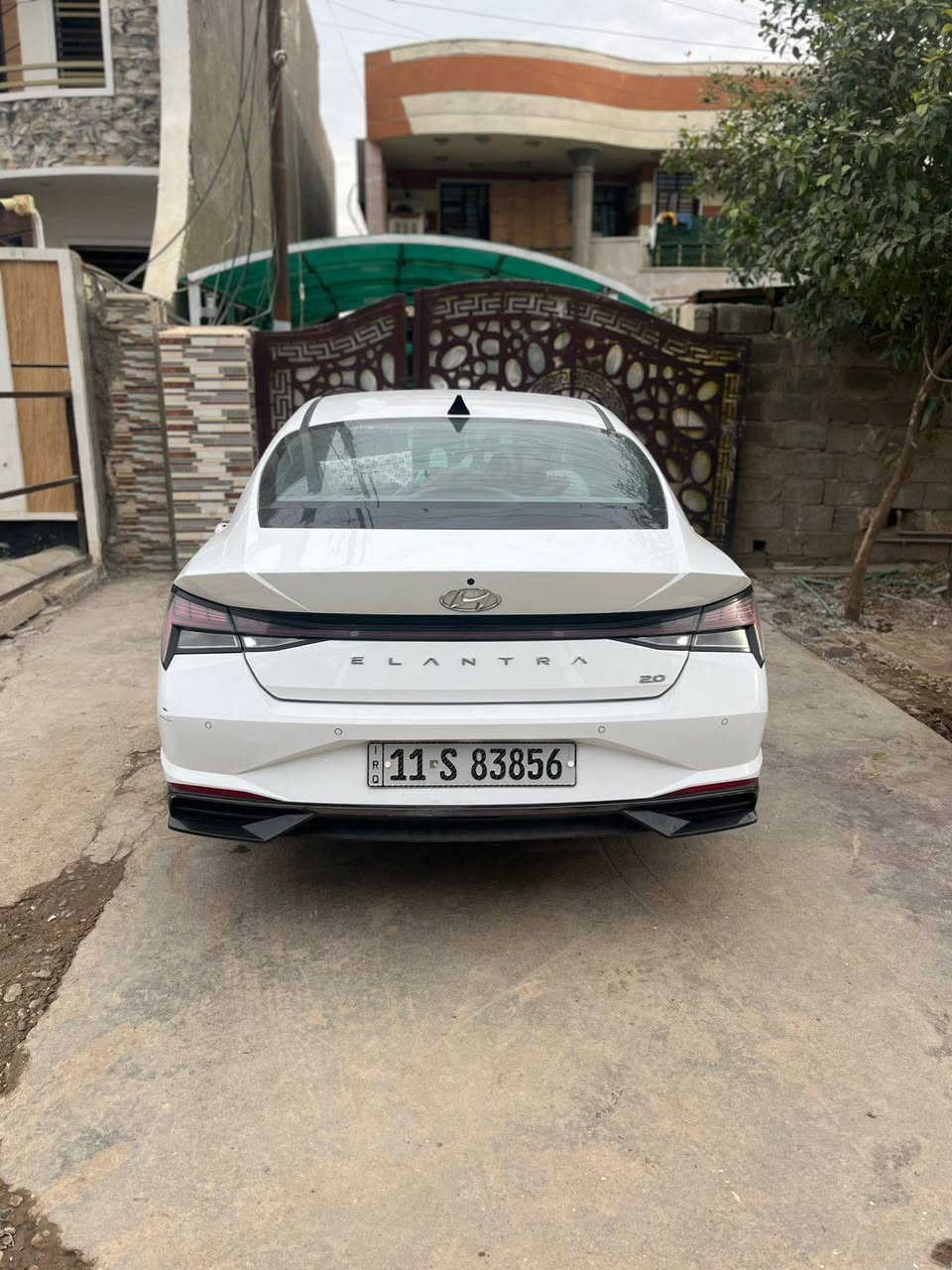 السلام عليكم النترى ٢٢ خليجي مكينه ٢٠٠٠  بصمه فتحه بالتنته مري شفط بيه الدوسه العكس السايق فقط السياره نضيفه ان شاء الله شخوط خفيفه السعر ١٧٧ وبيه مجال بسيط  المراسله على الرقم التالي *********** او *********** بي وات ساب
