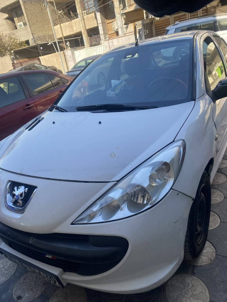 السلام عليكم عندي بيجو ٢٠١٢فرنسي السياره جاهزه من كلشي للبيع او مراوس ابيئم للاستفسار ***********
