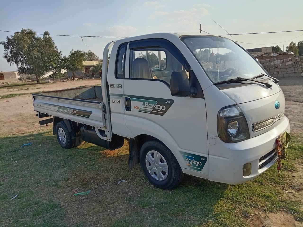 السلام عليكم من رخصة مديرالكروب سياره لبيع ٢٠١٤ السياره مكفول كير محرك تخم تاير بيه صبغ بل باب العبري *********** مكاني كربلاء طريق النجف كربلاء العمود ١٠٣١# ٩٨وبيه مجال السيارة رقم انكليزي بغداد
