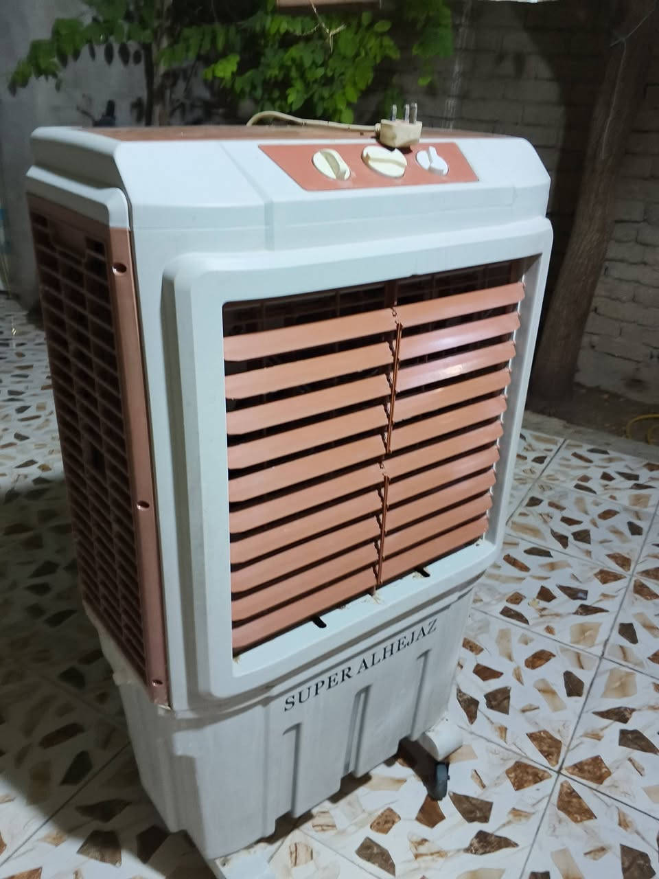 سلام عليكم، للبيع مبرده بلاستك ٣سرع جدن مضيفه مكان حله أبو خستاوي شراي يتصل ***********
