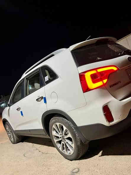 السلام عليكم 
للبيع كيا سورنتو كوري مكفوله كفاله عامة من الضربة والصبغ 

2014 رقم نينوى بسمي  نينوى تحويل مباشر فول مواصفات ١/2 المواصفات ماشية 150

محرك 6 سلندر

سبعة راكب

بانوراما سقف طكتين

مري شفط + اشاير

حساسات امامي + خلفي

بصمة تشغيل + بصمات ابواب

كشنات تدفئة وتبريد الامامية

كاميرا خلفية حساسات امامي وخلفي 

مانع انزلق + AWD

كشنات كهربائية 

6 سماعات 

6 قطع تبريد

شاشة عداد اكتروني

تحكمات استيرن 

مبثت سرعة

السيارة نظيفة بشرط محرك وكير وكهربائيات سليمة 

 مواصفات  1/2 معروفة 

بيها ملاحضات بسيطة. واخر صورة موجود بيها طخة خفيفة بطارف الدعامية  

السعر 195  ومجال بسيط 

للاستفسار : ‏‪***********‬‏

ملاحظة : اذا مو شراي لا تجيني رجاءً
