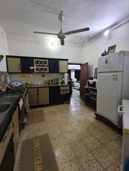 🏡 #دار_للبيع 🏡📍 الموقع: حي الجامعة – نهاية شارع سوات
🚗 الدار يقع على شارع عرض 10 متر
📏 المساحة: 200 متر
📜 الطابو: صرف

✨ المواصفات:

 • يحتوي على:�▫️ غرفتين نوم�▫️ صالة�▫️ برّاني�▫️ مطبخ�▫️ صحيات داخلية وخارجية 🚿�▫️ كراج 🚗�▫️ حديقة 🌿�▫️ ممرات جانبية
🏠 دار جاهز للسكن وبموقع مميز جداً 
———————————————————
🔺#للاستفسار مراسله واتساب ع الأرقام او اتصال مباشر
http://wa.me/+964*********** 📲 حسن 
http://wa.me/+964*********** 📲
—————————————————————
او زيارة مكتبنا متواجدين من 3 لحد 8 مساء
🔺مكتب دره المشرق للاستثمار والتطوير العقاري 
🔺العنوان:-حي الجزائر الشارع العام مقابيل مطعم باسم ابو المحشي
