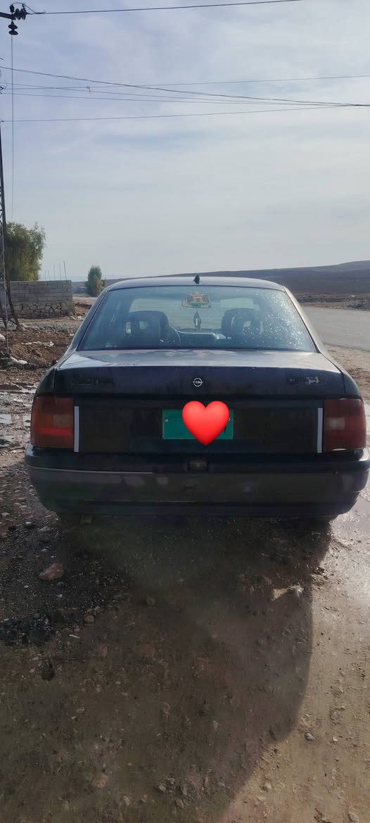 فكتره موديل 92 حجم 20 سنويه خضره شرط وكاله وتحويل طخمها حيل نضيف محرك شرط لا صرف لا نفخ يعوزها بطاين ابواب السعر 26 بيها مجال ***********
