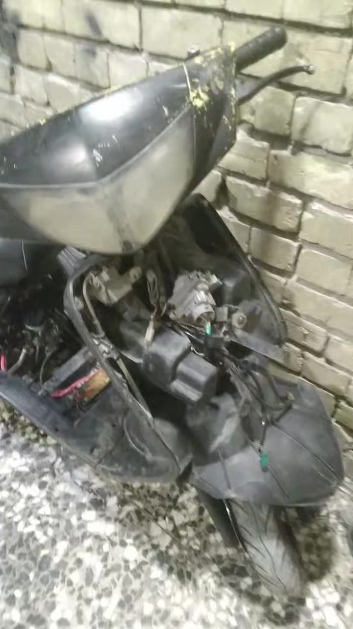 سلام عليكم شباب دراجة ماكس ثعلب 140 مثل ما موضح بل فيديو دراجة شغالة كفر جديد هسة مشتري اهواي شغلات جدد جبتلهة سعر 350 وبيهة مجال بغداد حي اور ام لكبر ولغزلان ***********
