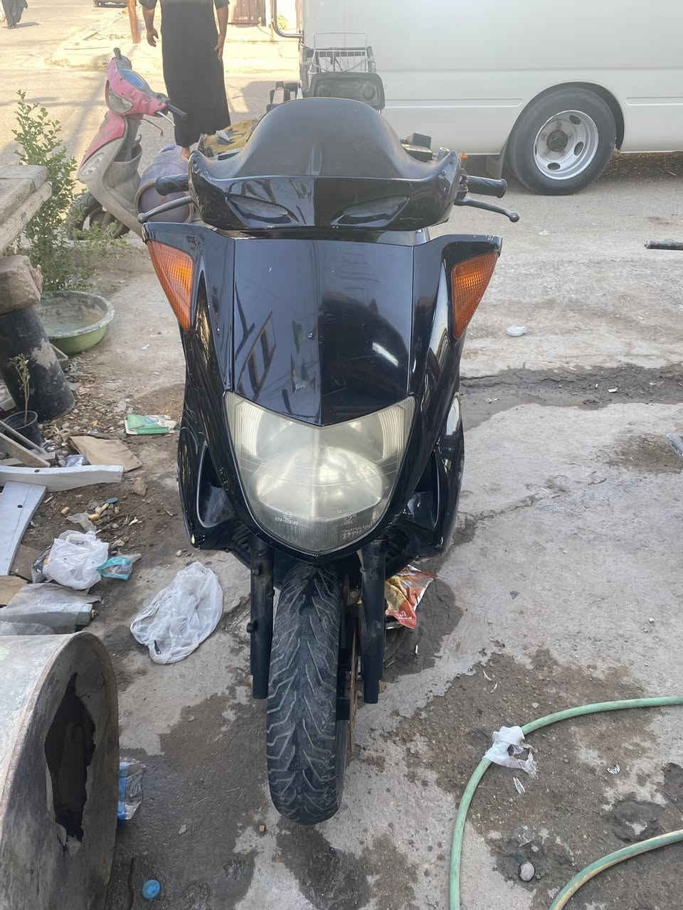 السلام عليكم دراجه للبيع فور سيات الدراجه مجفته بس إني ماستخدمه هسه بس جيب باتري أو بانزين شغل أو روح المكان سيطرت الشعب القديمه السعر 350 أو بيه مجال للشراي ***********
