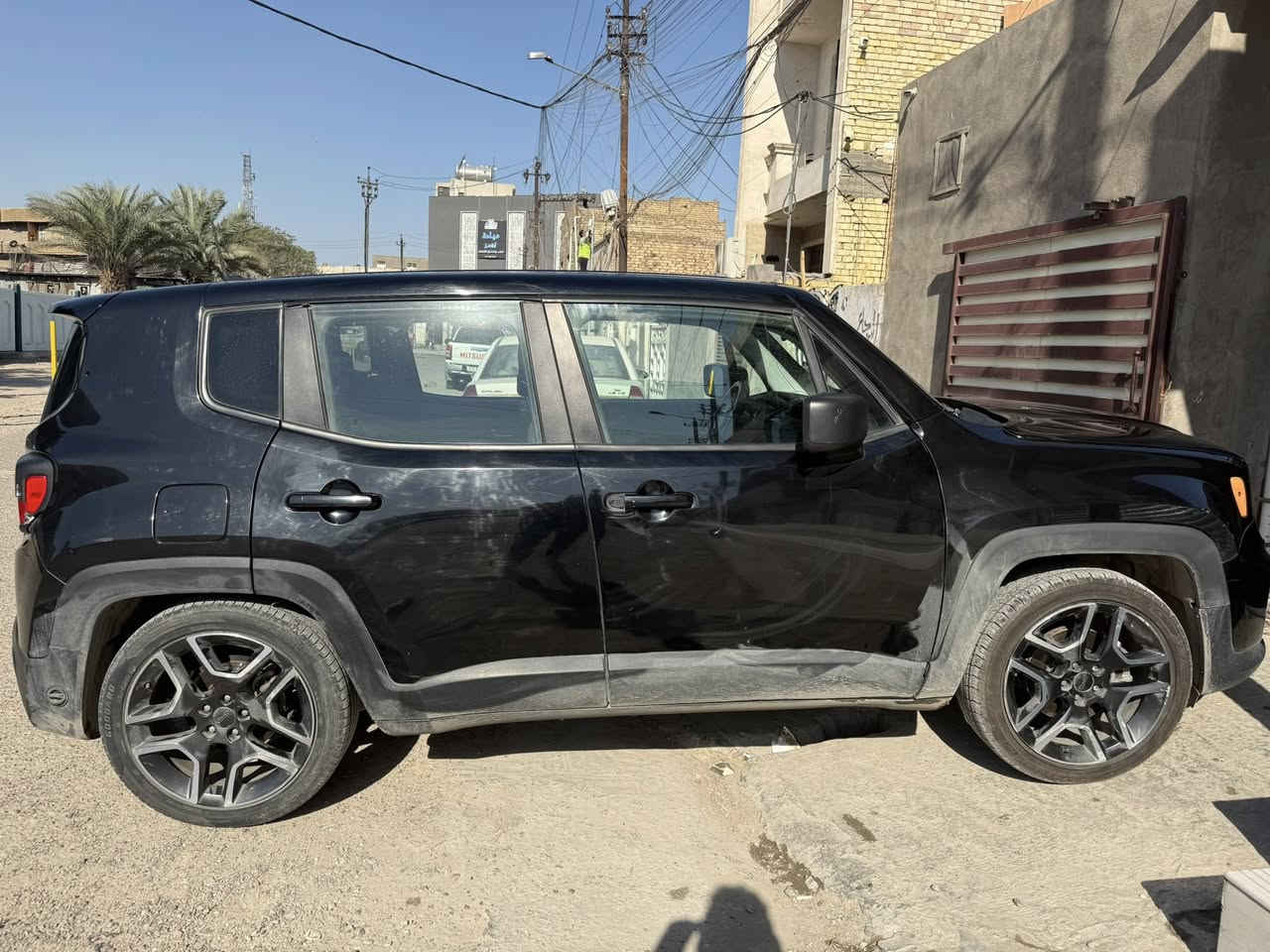 السلام عليكم // جيب رنكيد موديل ٢٠٢١ ماشية ٩٣ الف كيلو يعني ٥٨ الف ميل حادثهه مثل ما  موضح بالصور بدون ايرباك كلهن سليمات الباب عكس السايق مصبوغ والثاني بي صبع بس مو كلها وبيهه بارد على كد شبر بالجاملغ الخلفي صار هنا بالعراق المواصفات : 
- محرك ٢.٤ المرغوب 
- رادار امامي 
- رادار جانبي بالمري مع النقطة العمياء
- تشغيل عن بعد 
- كامره دواره 
- فول تحكم ستيرن / كروز سرعة ومودات واوامر صوتيه 
- اوتو بريك 
- ابل كار بلي 
- شاشه جبيره 
- التبريد مناخ منفصل تتحكم بي. 
- مكان السياره بغداد المشتل للتواصل *********** السياره باسمي يعني تحويل ثاني يوم السياره بيها منظومة غاز لكن غير شغاله // السياره معروضه ب ١٤٠ وان شاء الله بيهه مجال واعتذر  على الاطاله .
