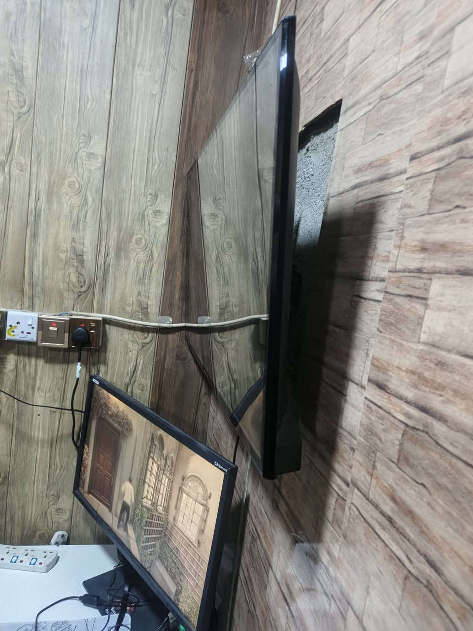 سلام وعليكم شاشه االجي سمارت ستخدام قليل اخت جديده
١٨٠ وبيها مجال البصره قبلا


**إذا كنت صاحب هذا الإعلان وتريد حذفه لأي سبب، رجاءا أرسل رسالة إلى الدعم الفني**